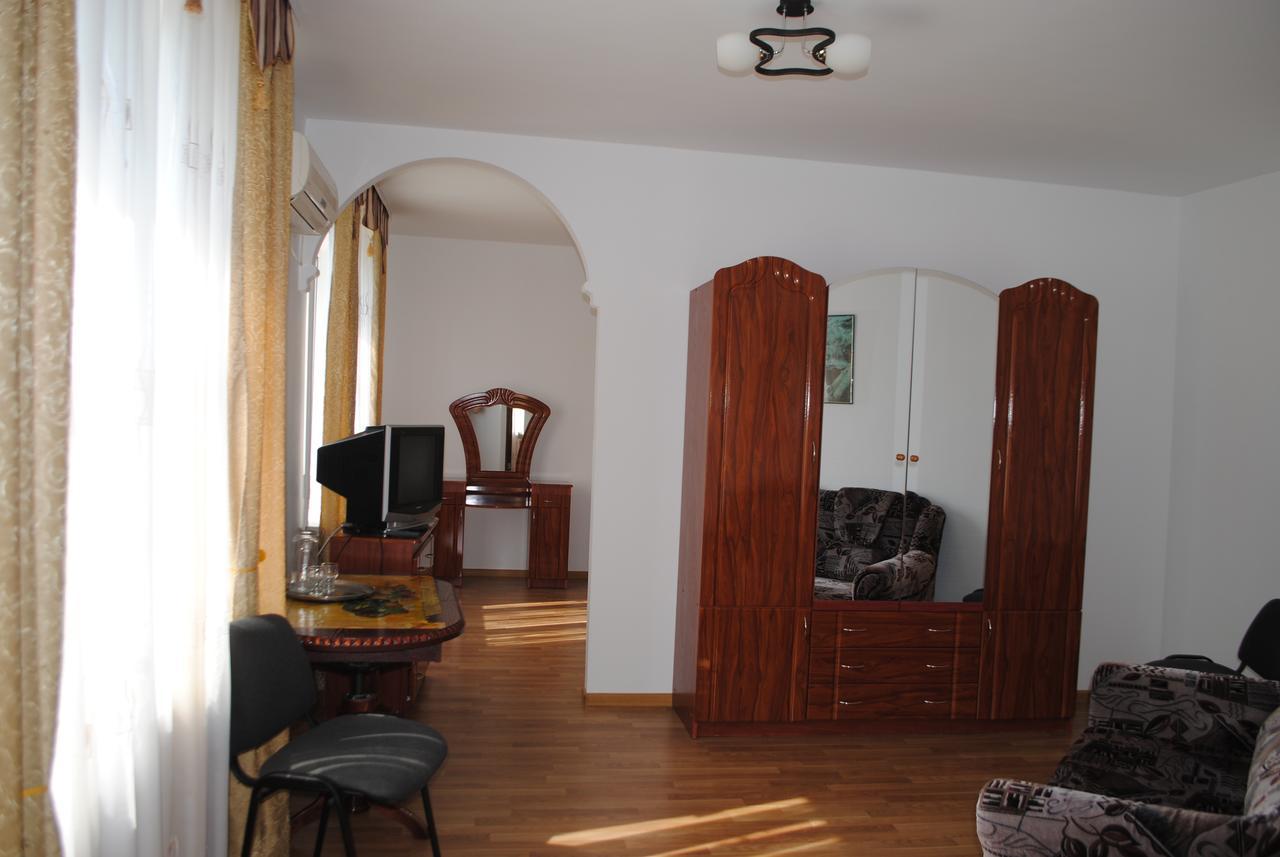 Hotel - restaurant "Lion's heart" Velyka Omelyana Extérieur photo